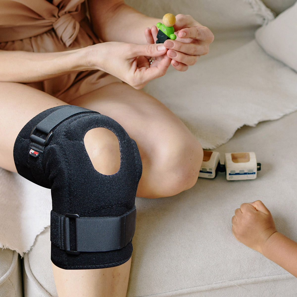 Hinged Superior Patella Stabilizer – Adjustable Patellar Support with Dual-Axis Hinges