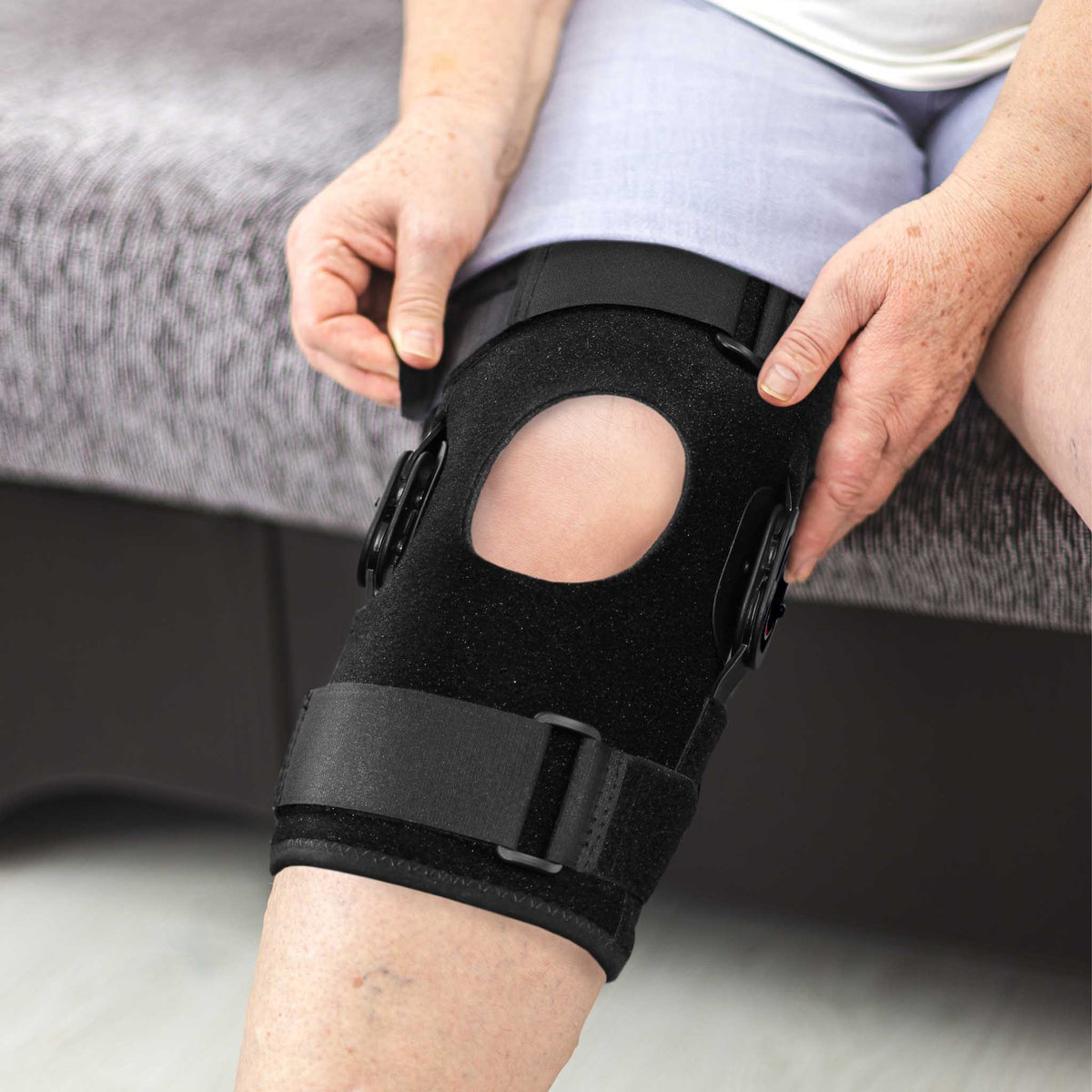 Rally Hinged Knee Brace (Pull-Up) – Adjustable Dual-Axis Support