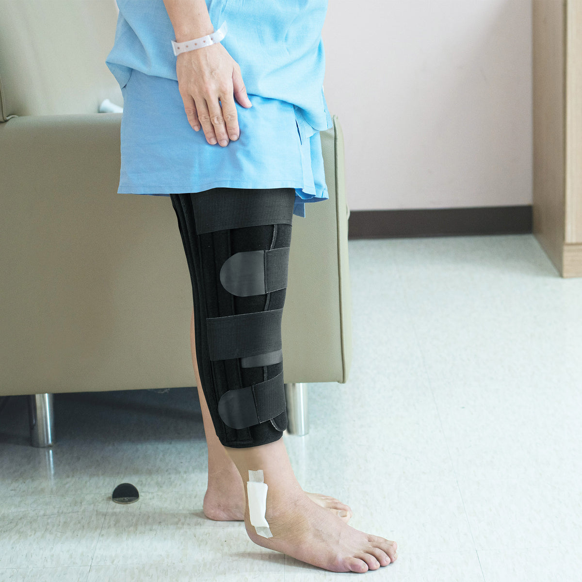 Compression knee immobilizer worn for injury recovery and knee stabilization - 282654, 282666, 282653, 282669, 282655, 282673, 282657, 282677, 282614, 282681, 282660, 282685, 282662, 282691, 282664, 282694, 282665, 282700, 283356, 283360, 282652, 282667, 282654, 282671, 282656, 282675, 282658, 282680, 282659, 282684, 282661, 282688, 282663, 282693